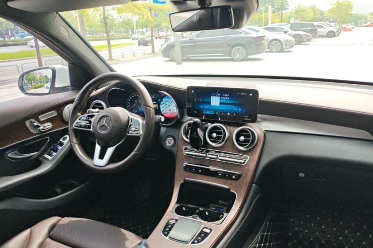 Used Mercedes-Benz GLC 2020 Facelifted GLC 300 L 4MATIC Luxury Edition Interior 7