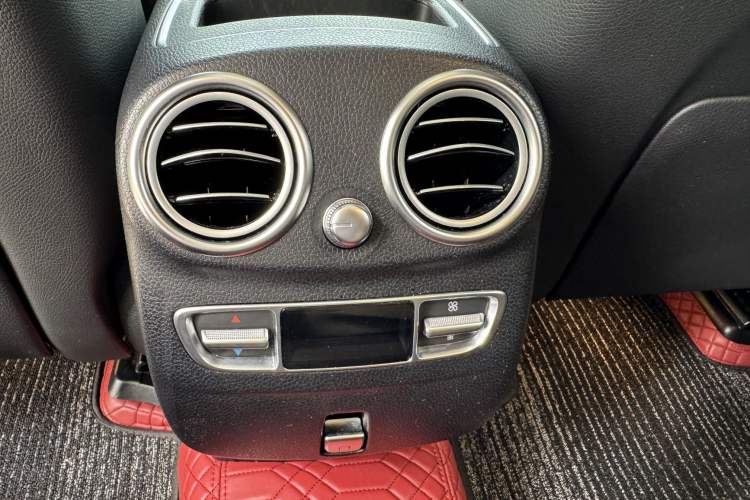 Used Mercedes-Benz GLC 2020 Facelift GLC 300 L 4MATIC Dynamic Edition Interior 8