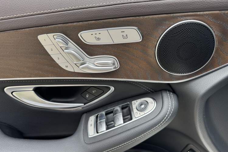 Used Mercedes-Benz GLC 2020 Facelift GLC 300 L 4MATIC Dynamic Edition Interior 9