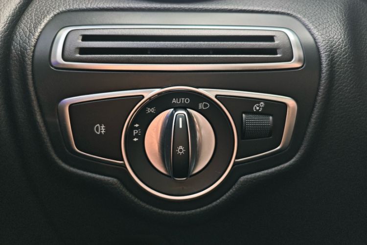 Used Mercedes-Benz GLC 2020 Facelifted GLC 300 L 4MATIC Luxury Edition Interior 9