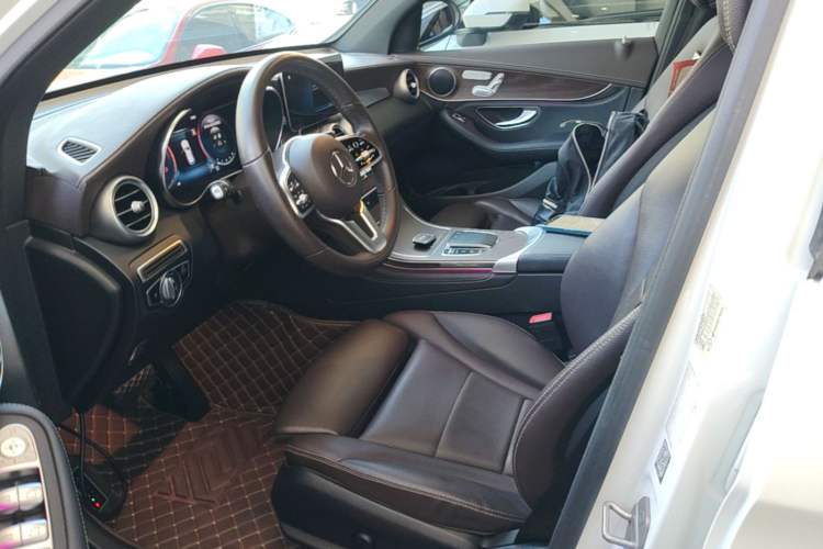 Used Mercedes-Benz GLC 2020 Facelift GLC 260 L 4MATIC Luxury Edition Left Front Seat