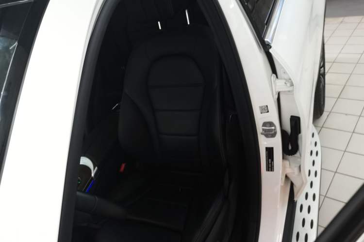 Used Mercedes-Benz GLC 2020 GLC 300 L 4MATIC Dynamic Edition Left Front Seat
