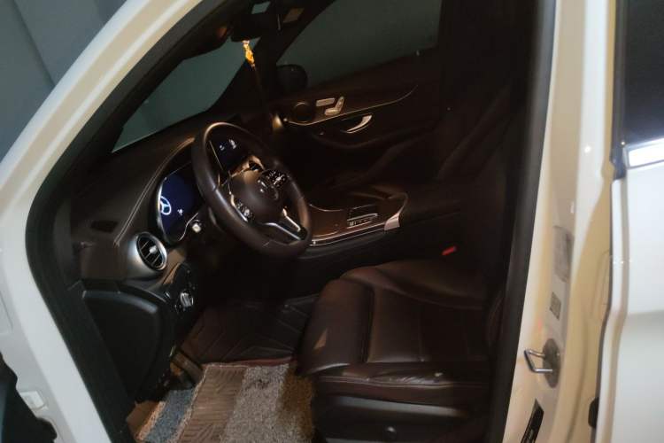 Used Mercedes-Benz GLC 2020 Facelift GLC 260 L 4MATIC Luxury Edition Left Front Seat