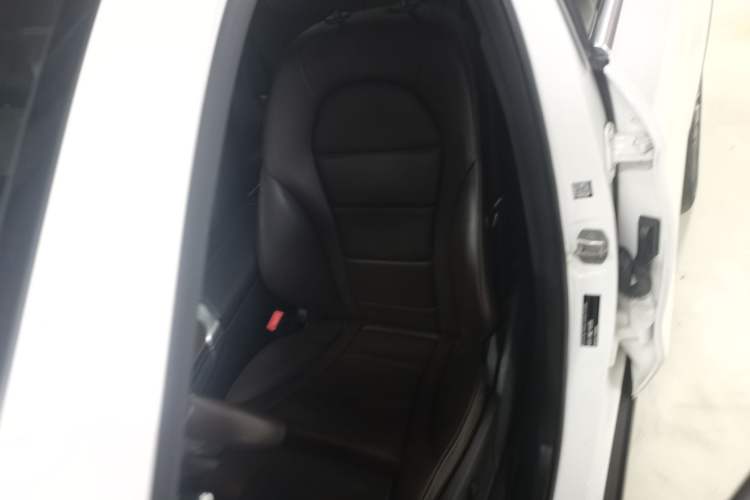 Used Mercedes-Benz GLC 2020 Facelift GLC 260 L 4MATIC Luxury Edition Left Front Seat