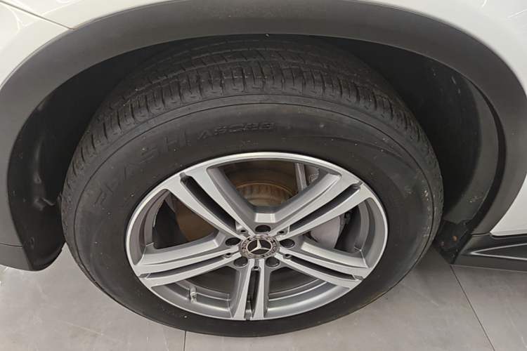 Used Mercedes-Benz GLC 2020 Facelifted GLC 260 L 4MATIC Dynamic Edition Left Front Wheel Hub