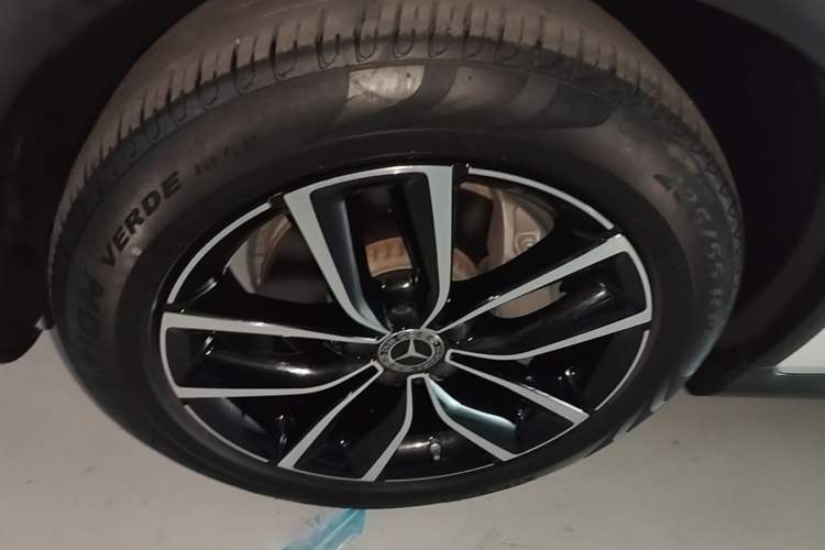 Used Mercedes-Benz GLC 2020 Facelift GLC 260 L 4MATIC Luxury Edition Left Front Wheel Hub