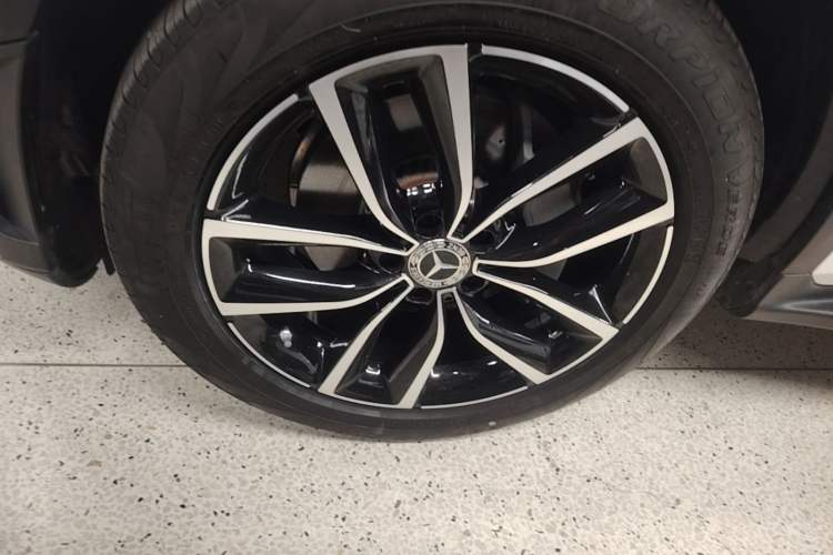 Used Mercedes-Benz GLC 2020 Facelift GLC 300 L 4MATIC Dynamic Edition Left Front Wheel Hub
