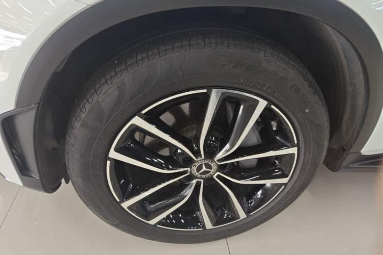 Used Mercedes-Benz GLC 2020 GLC 300 L 4MATIC Dynamic Edition Left Front Wheel Hub