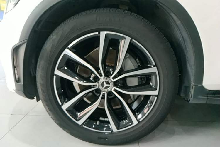 Used Mercedes-Benz GLC 2020 GLC 300 L 4MATIC Dynamic Edition Left Front Wheel Hub