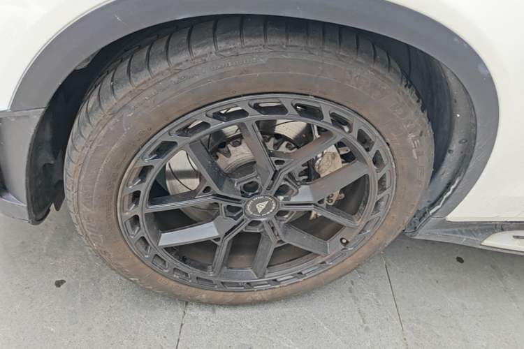 Used Mercedes-Benz GLC 2020 GLC 300 L 4MATIC Luxury Model Left Front Wheel Hub