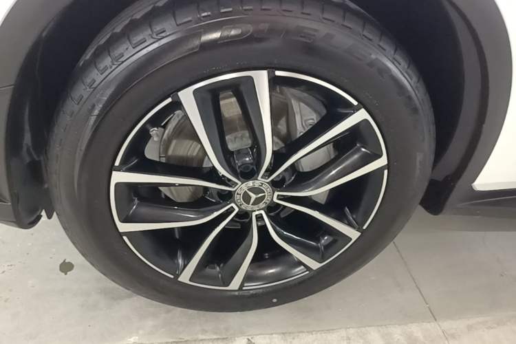 Used Mercedes-Benz GLC 2020 Facelift GLC 260 L 4MATIC Luxury Edition Left Front Wheel Hub