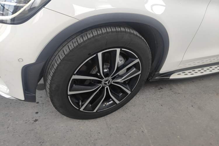 Used Mercedes-Benz GLC 2020 GLC 300 L 4MATIC Dynamic Edition Left Front Wheel Hub
