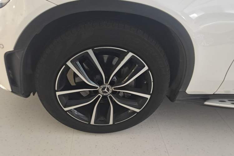 Used Mercedes-Benz GLC 2020 Facelift GLC 300 L 4MATIC Dynamic Edition Left Front Wheel Hub