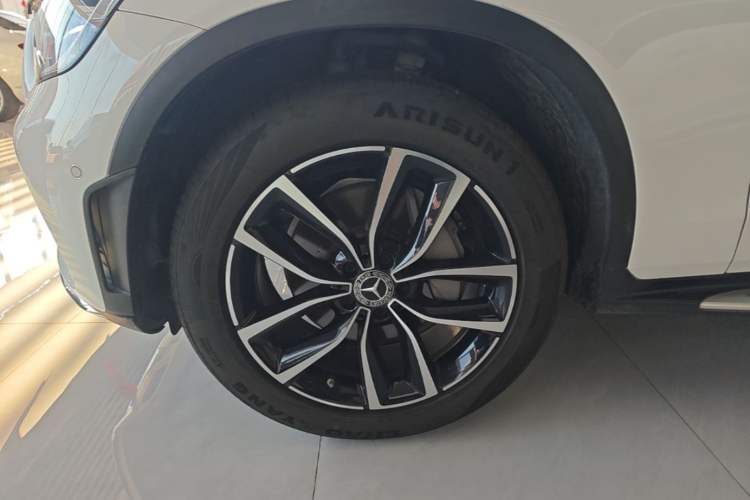 Used Mercedes-Benz GLC 2020 GLC 300 L 4MATIC Dynamic Edition Left Front Wheel Hub