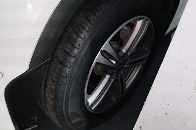 Used Mercedes-Benz GLC 2020 GLC 260 L 4MATIC Luxury Model Left Front Wheel Hub