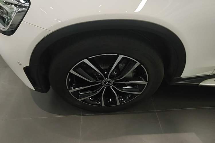 Used Mercedes-Benz GLC 2020 Facelift GLC 300 L 4MATIC Dynamic Edition Left Front Wheel Hub