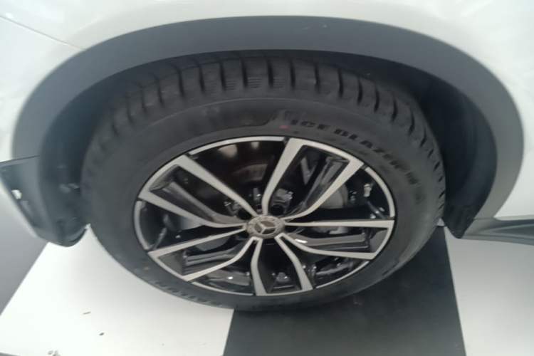 Used Mercedes-Benz GLC 2020 GLC 300 L 4MATIC Dynamic Edition Left Front Wheel Hub