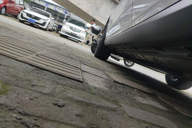 Used Mercedes-Benz GLC 2020 Facelift GLC 260 L 4MATIC Luxury Edition Left Side Sill