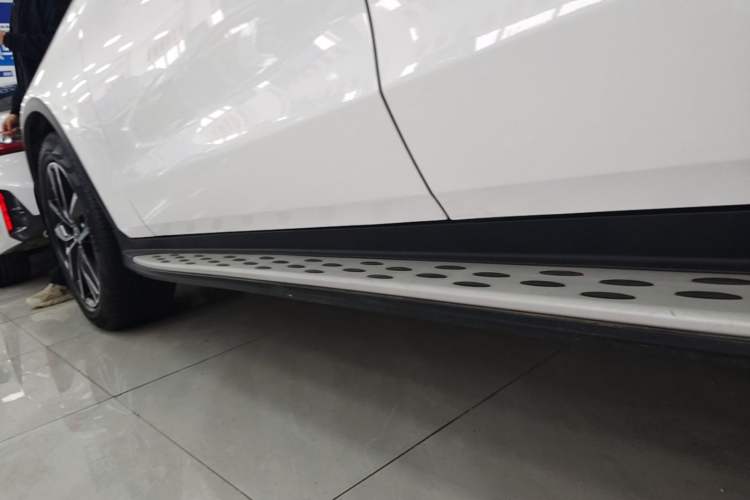 Used Mercedes-Benz GLC 2020 Facelift GLC 260 L 4MATIC Luxury Edition Left Side Sill