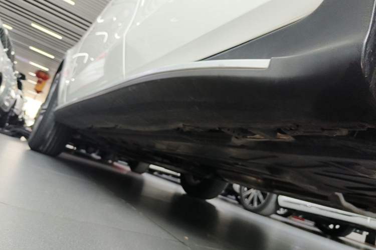 Used Mercedes-Benz GLC 2020 GLC 260 L 4MATIC Luxury Model Left Side Sill