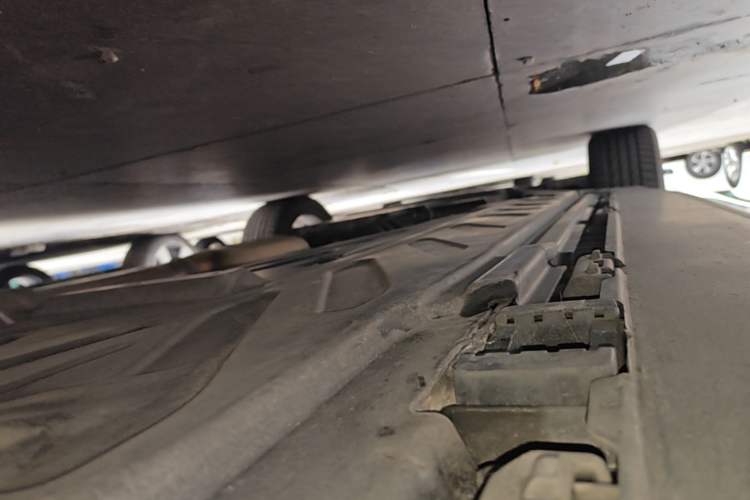 Used Mercedes-Benz GLC 2020 GLC 300 L 4MATIC Luxury Model Left Side Sill