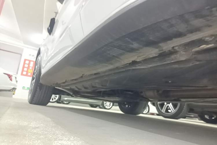 Used Mercedes-Benz GLC 2020 Facelift GLC 260 L 4MATIC Luxury Edition Left Side Sill