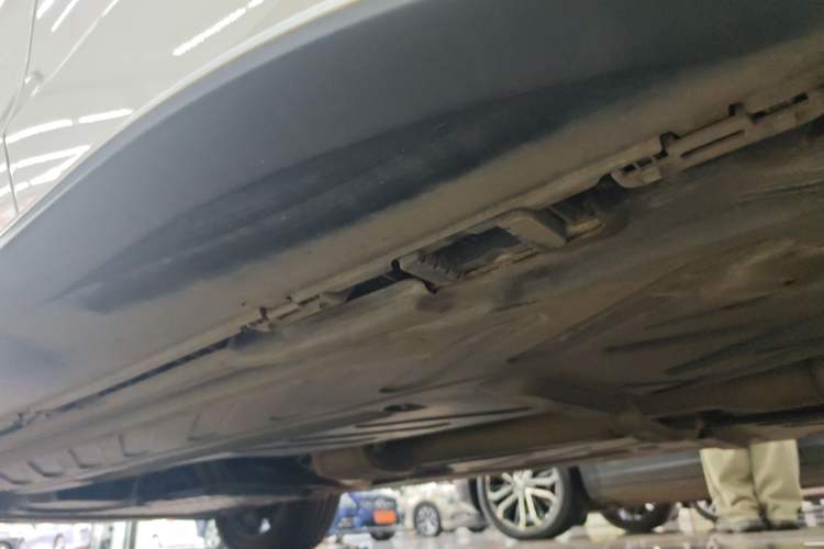 Used Mercedes-Benz GLC 2020 GLC 300 L 4MATIC Dynamic Edition Left Side Sill