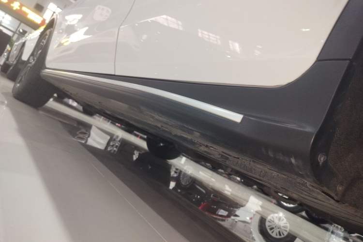 Used Mercedes-Benz GLC 2020 Facelift GLC 300 L 4MATIC Dynamic Edition Left Side Sill