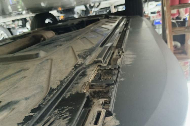 Used Mercedes-Benz GLC 2020 Facelifted GLC 300 L 4MATIC Luxury Edition Left Side Sill