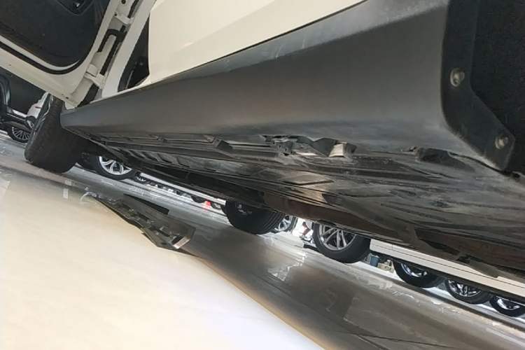 Used Mercedes-Benz GLC 2020 Facelifted GLC 260 L 4MATIC Dynamic Edition Left Side Sill