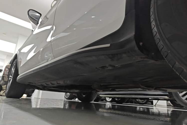 Used Mercedes-Benz GLC 2020 Facelifted GLC 260 L 4MATIC Dynamic Edition Left Side Sill