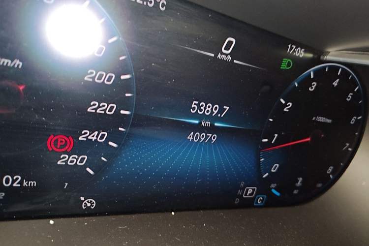 Used Mercedes-Benz GLC 2020 Facelift GLC 260 L 4MATIC Luxury Edition Odometer Close Up