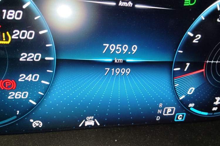 Used Mercedes-Benz GLC 2020 GLC 300 L 4MATIC Dynamic Edition Odometer Close Up