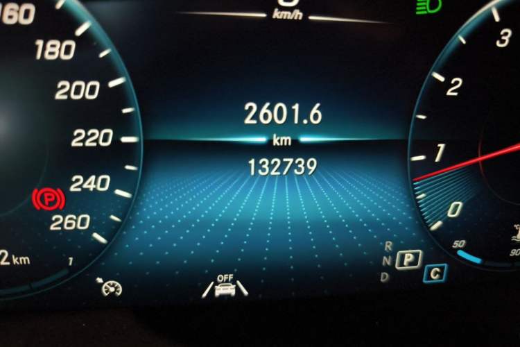 Used Mercedes-Benz GLC 2020 GLC 300 L 4MATIC Dynamic Edition Odometer Close Up