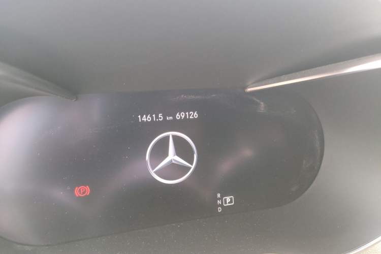 Used Mercedes-Benz GLC 2020 GLC 260 L 4MATIC Dynamic Model Odometer Close Up