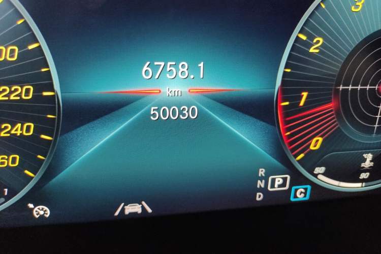 Used Mercedes-Benz GLC 2020 GLC 300 L 4MATIC Luxury Model Odometer Close Up