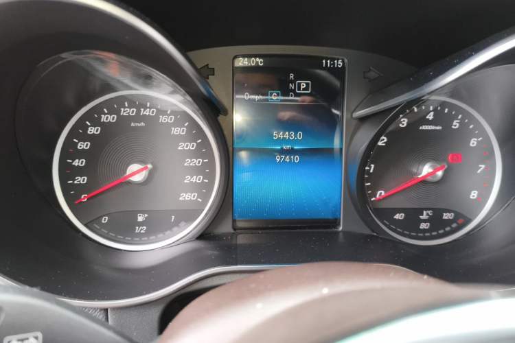 Used Mercedes-Benz GLC 2020 GLC 260 L 4MATIC Dynamic Model Odometer Close Up