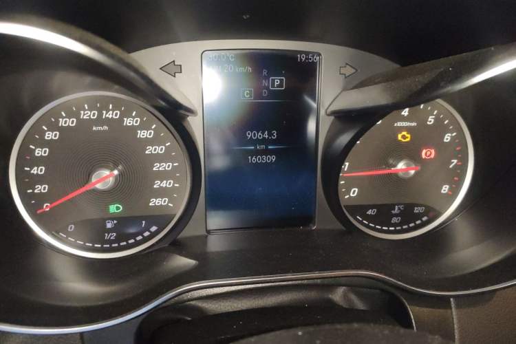 Used Mercedes-Benz GLC 2020 GLC 260 L 4MATIC Dynamic Model Odometer Close Up
