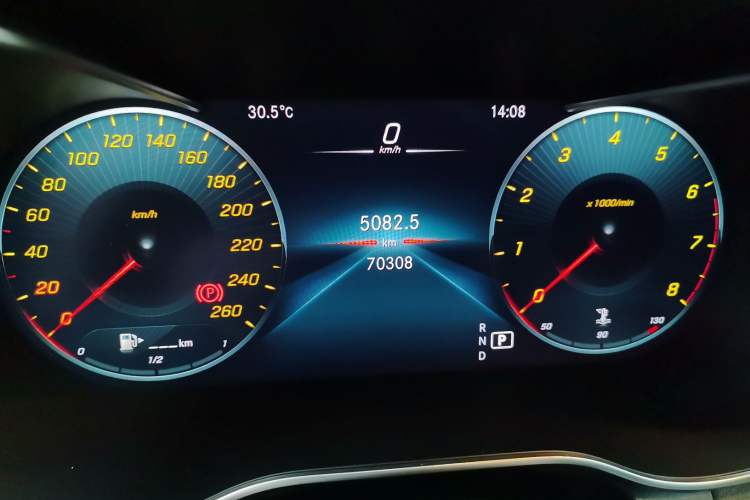 Used Mercedes-Benz GLC 2020 Facelifted GLC 260 L 4MATIC Dynamic Edition Odometer Close Up