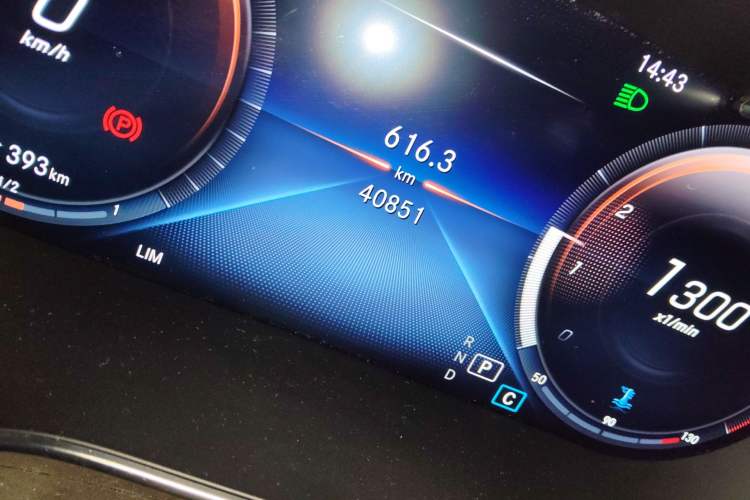 Used Mercedes-Benz GLC 2020 GLC 260 L 4MATIC Luxury Model Odometer Close Up