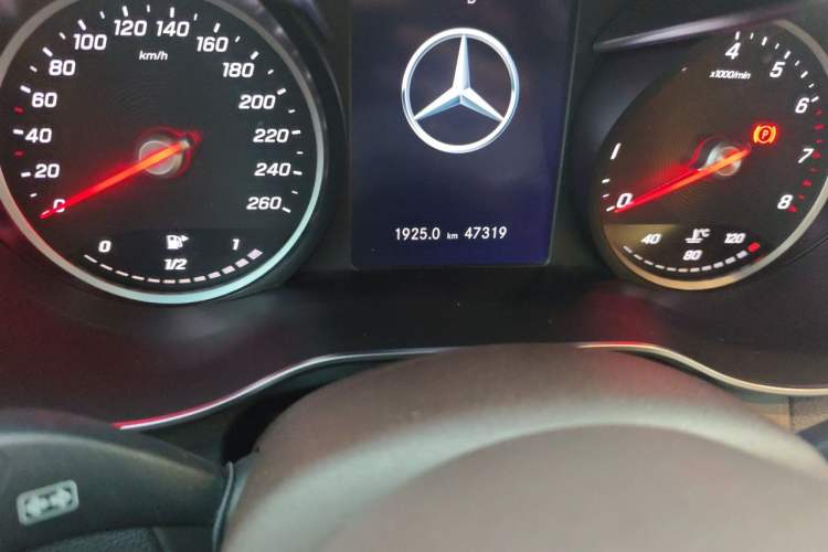 Used Mercedes-Benz GLC 2020 GLC 260 L 4MATIC Dynamic Model Odometer Close Up