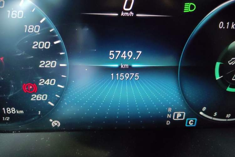 Used Mercedes-Benz GLC 2020 Facelift GLC 260 L 4MATIC Luxury Edition Odometer Close Up