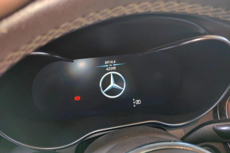 Used Mercedes-Benz GLC 2020 GLC 300 L 4MATIC AMG-Line Odometer Close Up