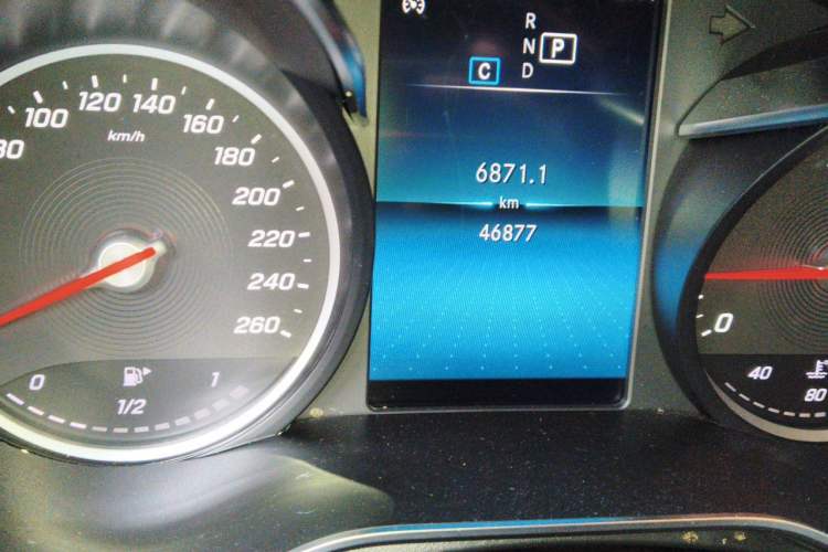 Used Mercedes-Benz GLC 2020 GLC 260 L 4MATIC Dynamic Model Odometer Close Up