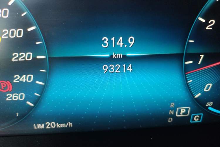 Used Mercedes-Benz GLC 2020 Facelift GLC 260 L 4MATIC Luxury Edition Odometer Close Up