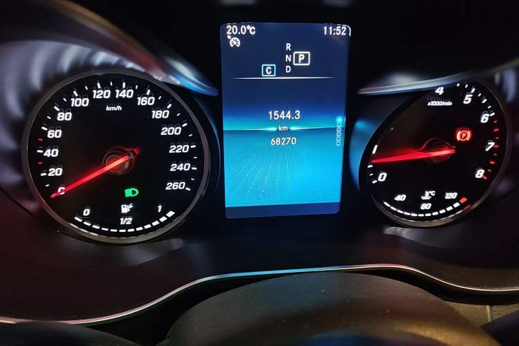 Used Mercedes-Benz GLC 2020 GLC 260 L 4MATIC Dynamic Model Odometer Close Up