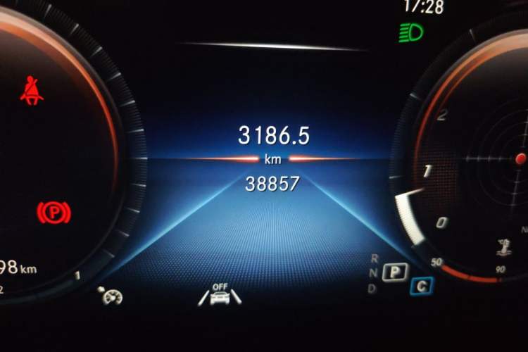 Used Mercedes-Benz GLC 2020 Facelifted GLC 300 L 4MATIC Luxury Edition Odometer Close Up