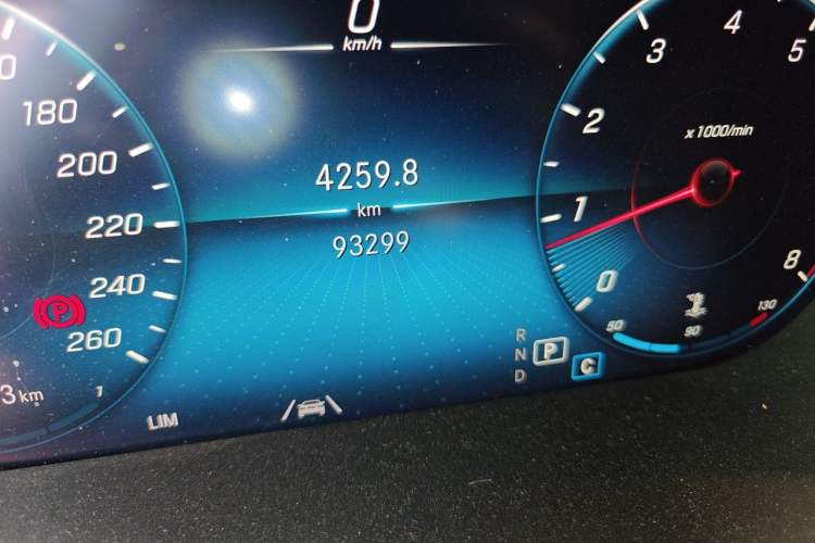 Used Mercedes-Benz GLC 2020 Facelift GLC 300 L 4MATIC Dynamic Edition Odometer Close Up