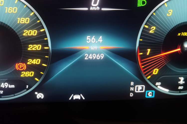 Used Mercedes-Benz GLC 2020 GLC 300 L 4MATIC Dynamic Edition Odometer Close Up