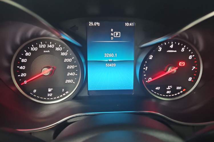 Used Mercedes-Benz GLC 2020 GLC 260 L 4MATIC Dynamic Model Odometer Close Up